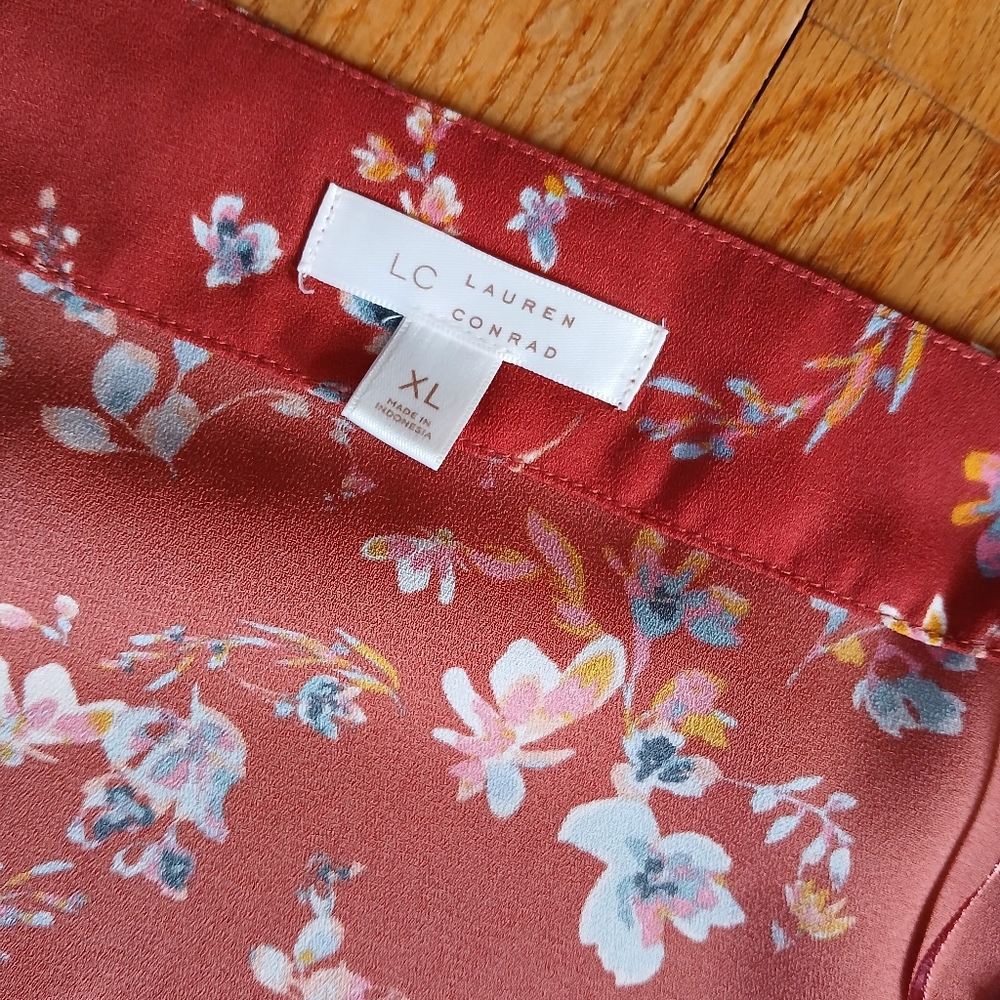 Button Front Floral Top - Picture 4 of 5